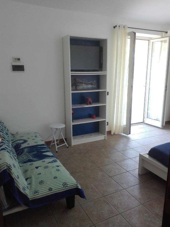 A Santy'S Roomsbagno Condiviso Shared Both2Piano No Lift No Shuttle -No Pasti No Meal,- A Pagamento Air Condit For A Fee Extra Bed For A Fee-Letto Extra A Pagamento -3 Minuti A Piedi Da Bus Per Fiera Di Roma Φιουμιτσίνο Εξωτερικό φωτογραφία